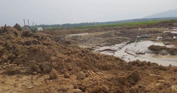 Bình Thuận: Dân bức xúc nạn “cát tặc” hoành hành tại hồ Biển Lạc