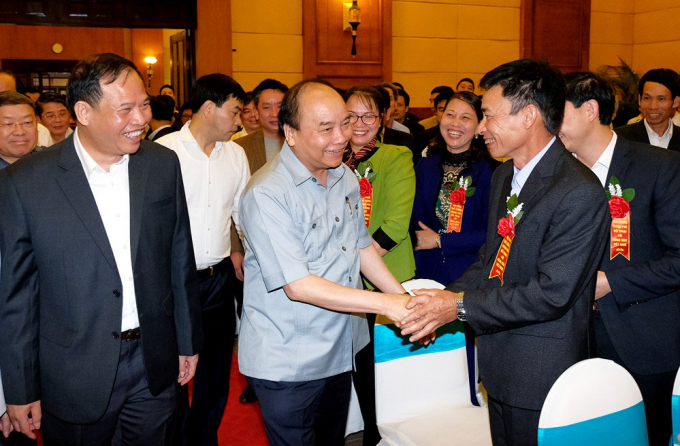 Thủ tướng Nguyễn Xu&acirc;n Ph&uacute;c c&ugrave;ng c&aacute;c đại biểu dự hội nghị. Ảnh: VGP.