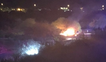 Mỹ: Máy bay đâm xuống sân golf, bốc cháy dữ dội