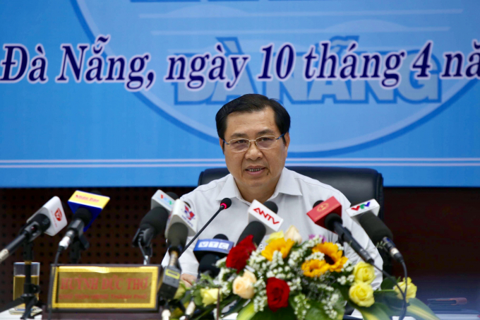 Chủ tịch UBND TP Đ&agrave; Nẵng Huỳnh Đức Thơ trả lời c&aacute;c vấn đề n&oacute;ng li&ecirc;n quan đến th&agrave;nh phố.