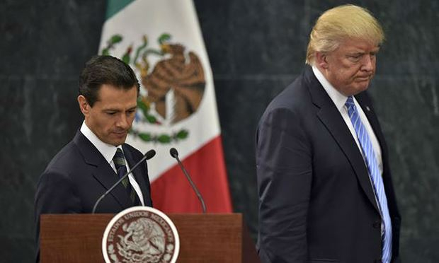 Tổng thống Trump (phải) v&agrave; người đồng cấp Mexico Enrique Pena Nieto. Ảnh: TIME