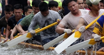 Trai làng Hà Nội căng mình luyện đua thuyền trên sông