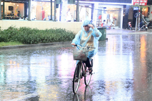 Ảnh hưởng kh&ocirc;ng kh&iacute; lạnh, chiều tối nay (14/4), miền Bắc xuất hiện mưa r&agrave;o. (Ảnh minh họa: Nguyễn Dương).