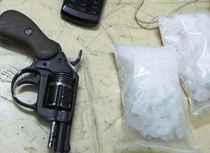 Lâm Đồng: Kiểm tra quán Karaoke, phát hiện súng và ma túy