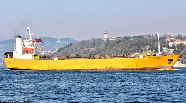 T&agrave;u Alexandr Tkachenko được cho l&agrave; cập cảng căn cứ hải qu&acirc;n của Nga ở Tartus. (Ảnh: Twitter)