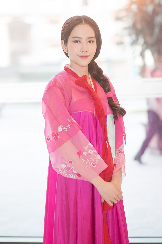 Nam Em mặc Hanbok, đẹp rạng ngời tại sự kiện