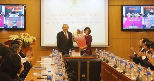 Phó Thủ tướng thường trực Chính phủ trao Quyết định bổ nhiệm Thứ trưởng Bộ Tư pháp cho bà Đặng Hoàng Oanh