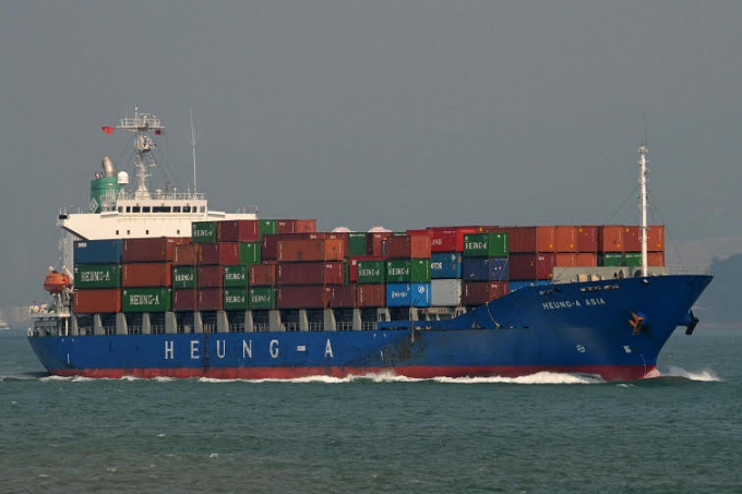 Tầu chở container của h&atilde;ng tầu Heung-A Shipping