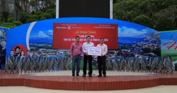 Tập đoàn Nam Cường: Trao tặng 14.000 ghế inox cho hệ thống Nhà văn hóa vùng khó khăn