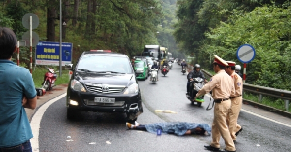 Lâm Đồng: Va chạm với xe ô tô trên đèo Prenn, 1 người tử vong tại chỗ