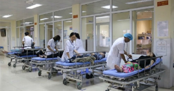 Quảng Ninh: Đoàn khách nước ngoài nhập viện do ngộ độc