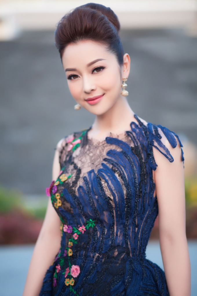 Jennifer Phạm lộng lẫy trong đ&ecirc;m chung kết Hoa hậu biển Việt Nam to&agrave;n cầu