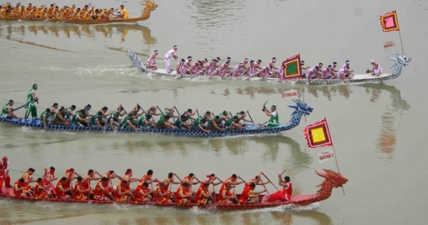 Giỗ Tổ Hùng Vương 2018: Sôi động lễ hội bơi chải truyền thống trên Sông Lô