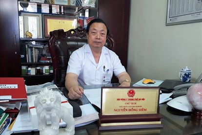 TTND Nguyễn Hồng Si&ecirc;m- Chủ tịch Hội Đ&ocirc;ng y TP H&agrave; Nội trả lời PV b&aacute;o Lao Động (Ảnh: T.Linh)