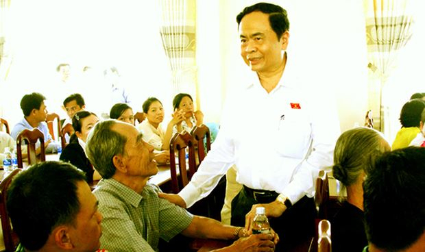 Chủ tịch Trần Thanh Mẫn - Chủ tịch UBTƯMTTQ Việt Nam gặp gỡ c&aacute;c cử tri tại Cần Thơ.