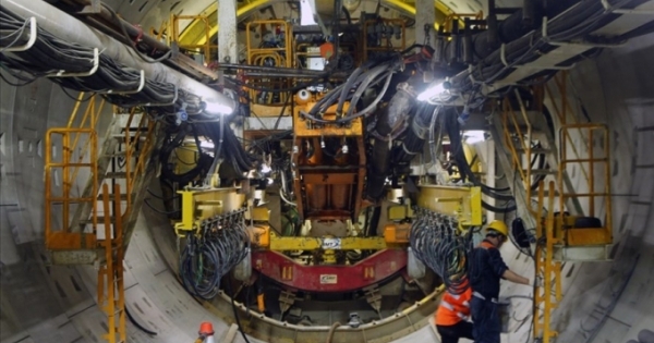 Xem “siêu robot” đào hầm metro Bến Thành - Suối Tiên