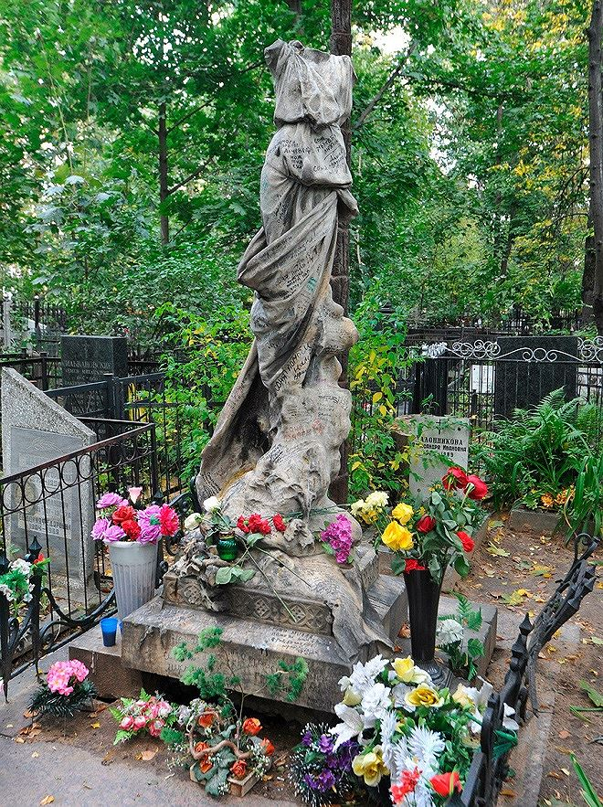 Ng&ocirc;i mộ của Sofia Bluvshtein tại nghĩa trang Vagankovskoe ở thủ đ&ocirc; Moscow, Nga. .