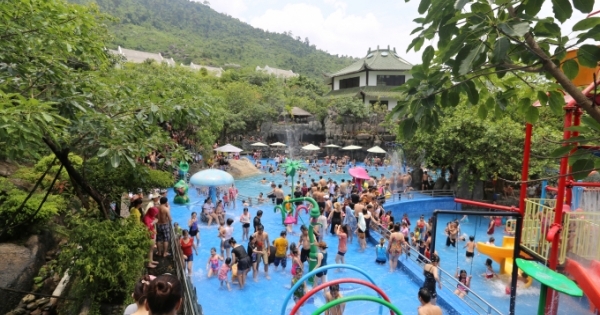 Công viên suối khoáng nóng tại Đà Nẵng đón 10.000 khách trong 1 ngày