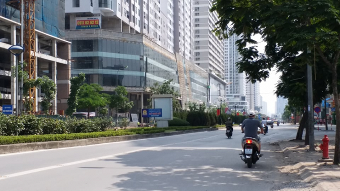 G&oacute;c đường L&ecirc; Văn Lương.