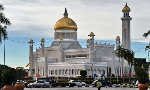Nh&agrave; thờ Hồi gi&aacute;o Sultan Omar Ali Saifuddin tại thủ đ&ocirc; Bandar Seri Begawan, Brunei. (Ảnh:&nbsp;AFP).