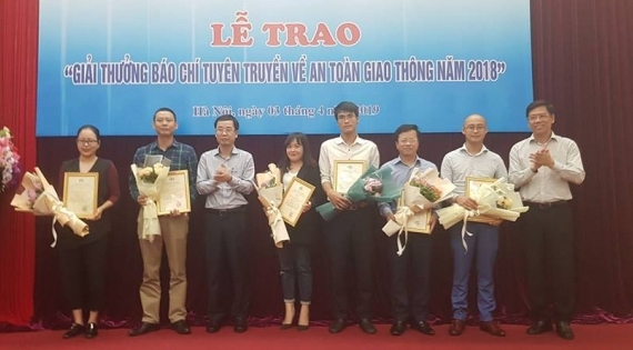 Báo Pháp luật Việt Nam đoạt giải thưởng báo chí tuyên truyền về ATGT