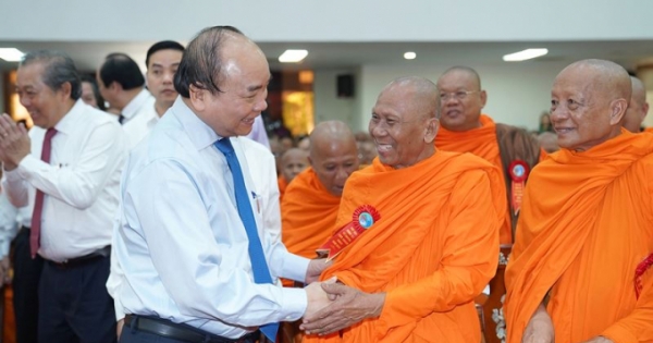 Thủ tướng dự họp mặt mừng Tết Chôl Chnăm Thmây
