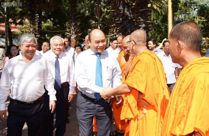 Thủ tướng ch&uacute;c mừng chư tăng Khmer nh&acirc;n dịp Tết Ch&ocirc;l Chnăm Thm&acirc;y