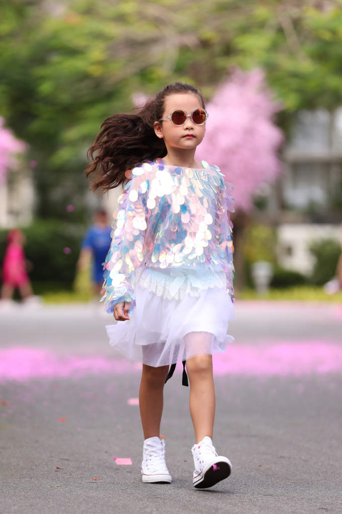 Con g&aacute;i Xu&acirc;n Lan l&agrave;m vedette cho BST dẫn đầu xu hướng thời trang trẻ em h&egrave; 2019