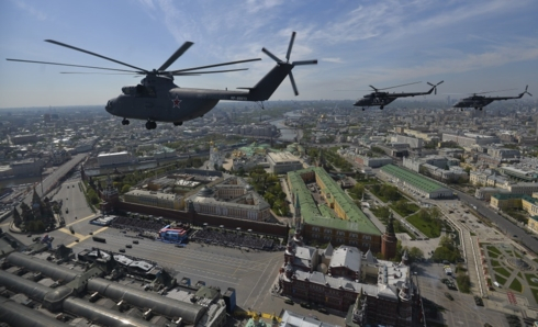 M&aacute;y bay trực thăng Mi-26 do Nga sản xuất sẽ được d&ugrave;ng để tham khảo kỹ thuật trong việc ph&aacute;t triển mẫu trực thăng mới. Ảnh: Reuters