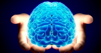 7 thói quen lặp lại mỗi ngày đang gây tổn thương nghiêm trọng đến não bộ
