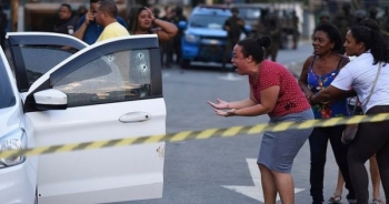 Brazil: Cảnh sát xả súng nhầm vào xe người dân