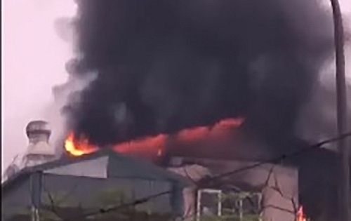 Hà Nội: Ngôi nhà 5 tầng bốc cháy dữ dội, 9 người may mắn thoát nạn