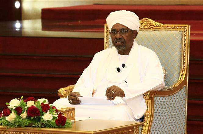 Tổng thống Sudan Omar al-Bashir tại cuộc họp ở Khartoum, Sudan, ng&agrave;y 5/4. Ảnh: THX/TTXVN