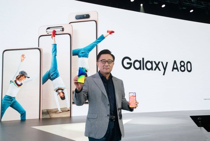 A80 l&agrave; mẫu điện thoại mới nhất v&agrave; cao cấp nhất thuộc d&ograve;ng Galaxy A, được Samsung c&ocirc;ng bố ng&agrave;y 10/4 tại Th&aacute;i Lan.