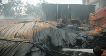 Hiện trường vụ cháy nhà xưởng khiến 8 người chết và mất tích ở phường Trung Văn