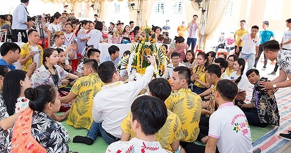 Tết cổ truyền Bunpimay của hơn 300 lưu học sinh Lào tại Quảng Bình