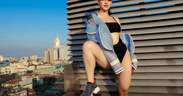 Hoa hậu Phương Khánh khoe bộ ảnh bikini nóng bỏng trên nóc tòa nhà cao tầng