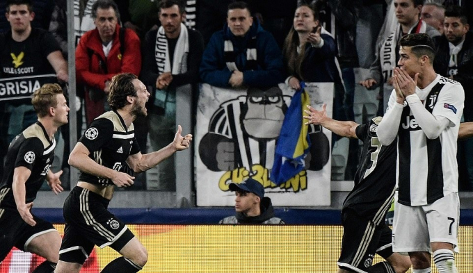 Ronaldo ghi b&agrave;n, Juventus vẫn bị Ajax loại đầy cay đắng