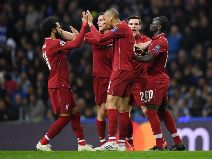 Liverpool đoạt v&eacute; b&aacute;n kết với chiến thắng chung cuộc 6-1