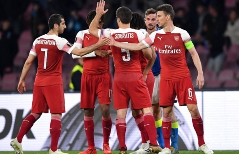Arsenal & Chelsea dắt tay nhau vào bán kết Europa League