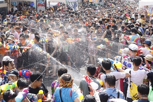 Lễ hội Songkran 2019 (ng&agrave;y hội t&eacute; nước ở Th&aacute;i Lan) diễn ra trong c&aacute;c ng&agrave;y từ 13 đến 16/4.&nbsp;Ảnh: Nation.