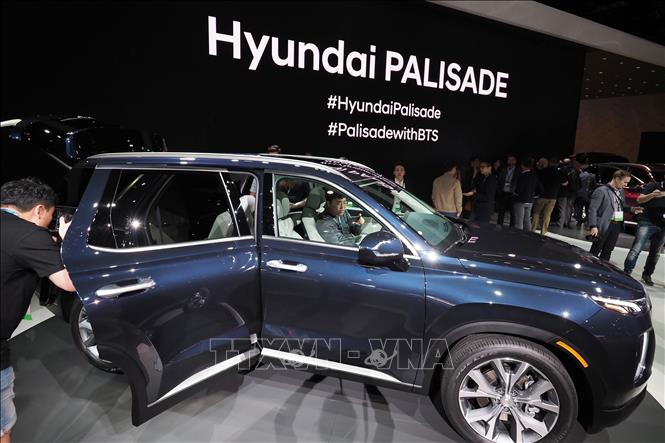 C&aacute;c mẫu xe của Hyundai trưng b&agrave;y tại Triển l&atilde;m &Ocirc; t&ocirc; Los Angeles, Mỹ, ng&agrave;y 28/11/2018. Ảnh: AFP/TTXVN