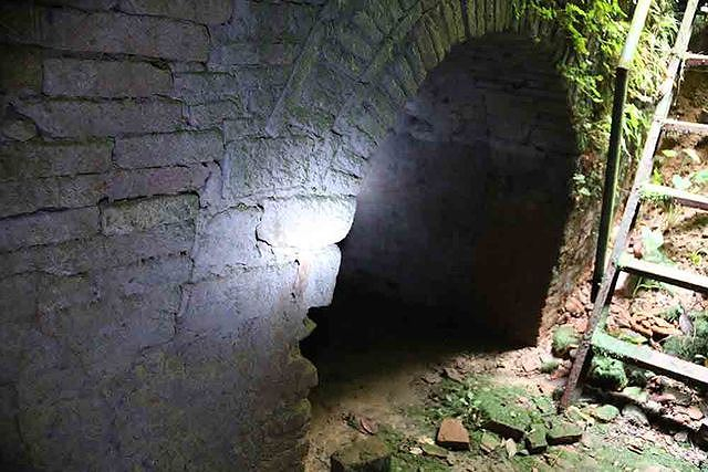 Bí ẩn hang ngầm dưới đình cổ giáp hồ Tây Hà Nội