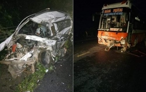 Ít nhất 2 người tử vong sau tình huống đấu đầu giữa xe con và xe khách