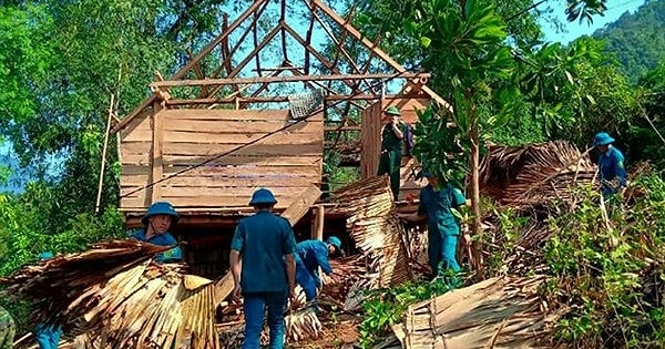 Lốc xoáy tốc mái 250 ngôi nhà ở Nghệ An
