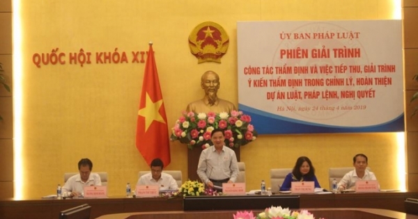 Bộ trưởng Lê Thành Long giải trình trước Ủy ban Pháp luật Quốc hội