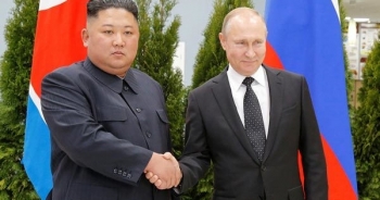 Cái bắt tay lịch sử giữa Tổng thống Putin và Kim Jong Un