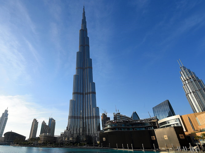 Với chiều cao 827,8m, Burj Khalifa (Dubai) hiện vẫn l&agrave;&nbsp;t&ograve;a nh&agrave; chọc trời&nbsp;cao nhất thế giới. C&ocirc;ng tr&igrave;nh ho&agrave;n th&agrave;nh năm 2010, bao gồm 163 tầng.