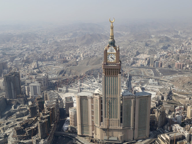 601m l&agrave; chiều cao của Makkah Royal Clock Tower (Saudi Arabia). T&ograve;a nh&agrave; bao gồm 120 tầng, được ho&agrave;n th&agrave;nh v&agrave;o năm 2012.