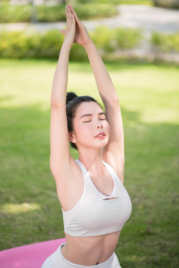 Angela Phương Trinh, Tr&agrave; Ngọc Hằng, Huỳnh Vy sở hữu v&oacute;c d&aacute;ng khỏe khoắn nhờ yoga